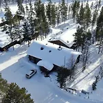 Kuukkeli Pikku-hirvas Ja Porotokka Сasa de vacaciones