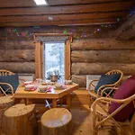 Kuukkeli Pikku-hirvas Ja Porotokka Сasa de vacaciones Saariselkä