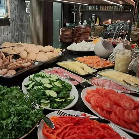 Kuukkeli Pikku-hirvas Ja Porotokka