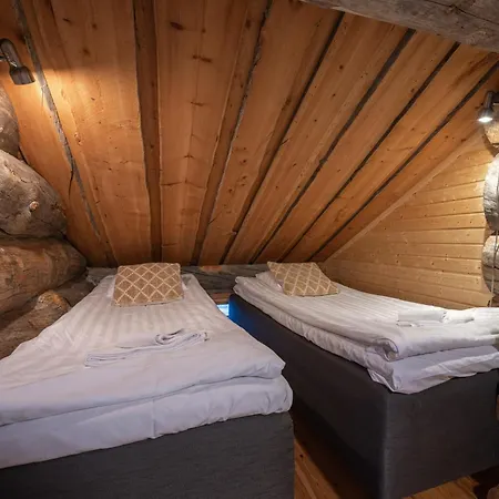 Kuukkeli Pikku-hirvas Ja Porotokka *