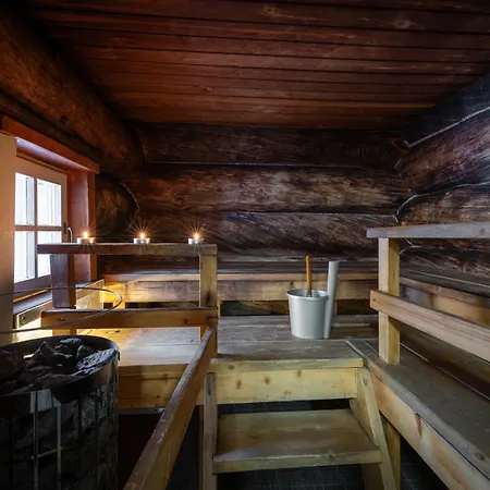 Kuukkeli Pikku-hirvas Ja Porotokka *