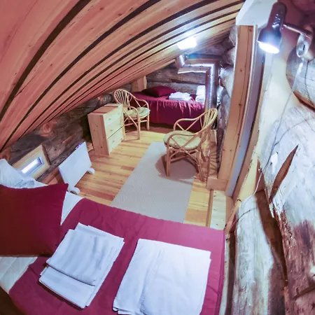 Kuukkeli Pikku-hirvas Ja Porotokka ساريسيلكا