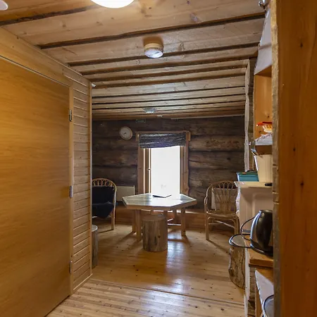 Kuukkeli Pikku-hirvas Ja Porotokka *