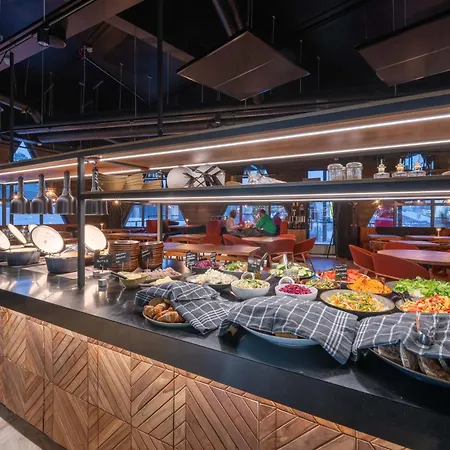 Kuukkeli Pikku-hirvas Ja Porotokka *