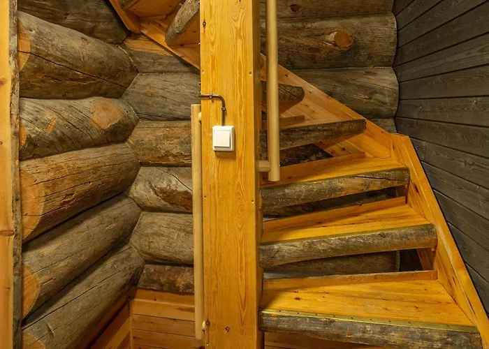 Kuukkeli Pikku-hirvas Ja Porotokka * 萨利色尔卡