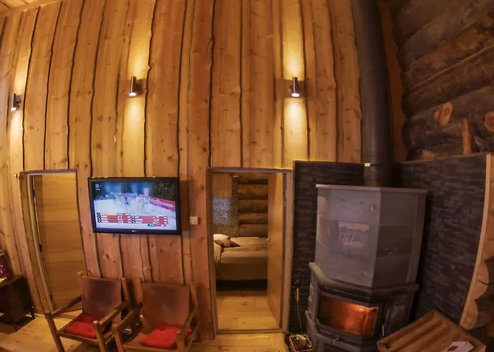 Kuukkeli Pikku-hirvas Ja Porotokka *