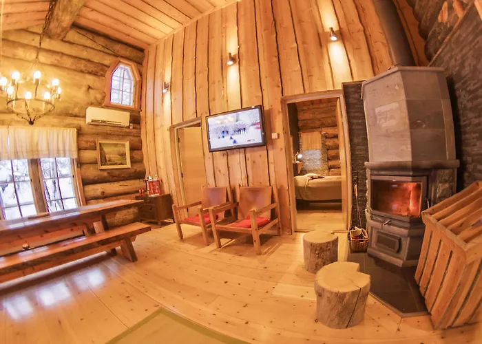 Kuukkeli Pikku-hirvas Ja Porotokka * 萨利色尔卡